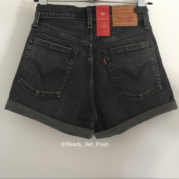 {New} Levi's high waisted vtg. looking shorts 24 - Picture 2 of 8